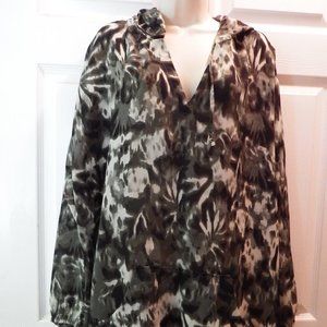 CJ Banks Women's pullover hoodie in camo design, Size 3X